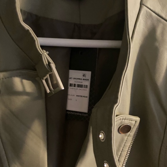 Crop Faux Leather Biker Jacket
CITY CHIC size L in Winter Pear (color) - Picture 5 of 5